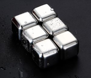 комплект 6 кубчета за лед и щипка