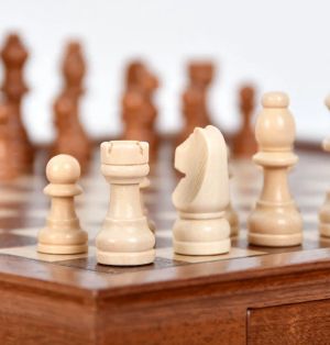 комплект луксозен шах с чекмедже и магнитни фигури MORELLO