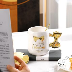 мъг с капак и лъжица GOLD & SILVER RIBBON