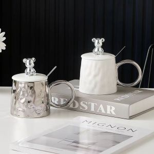 мъг с капак и лъжица WHITE & SILVER BEAR