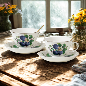 комплект за двама: 2 чаши, 2 чинийки, 2 лъжички Сливи - порцелан с подаръчна кутия