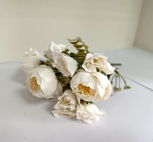 винтидж букет в бял крем