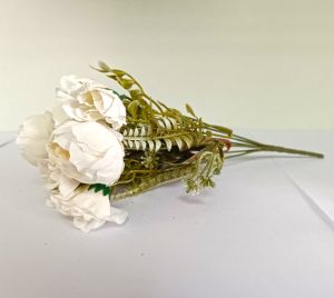 винтидж букет в бял крем