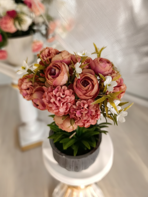 винтидж саксия с букет оранжеви цветя 70% коприна, 30% полиестер