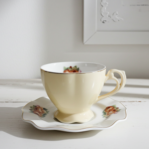 Чаши за капучино или чай 2 бр. с чинийки 2 бр. Yellow Magic