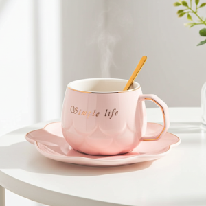 чаша за капучино или чай 250 мл, чинийка с форма на мида и лъжичка Simple Life Pink - порцелан