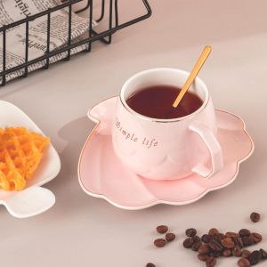 чаша за капучино или чай 250 мл, чинийка с форма на мида и лъжичка Simple Life Pink - порцелан