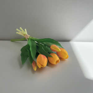 Декоративен букет от 5 оранжеви лалета Morello – нежно усещане, 31 см