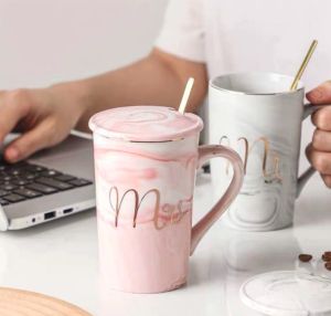 чаша с капак и лъжичка Mrs