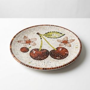 Керамична основна чиния Morello Cherry Mosaic 26.5 см с плодов мотив и ефект на мозайка от онлайн магазин liv.bg
