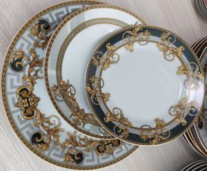 сервиз за хранене 19 ч. Black & Gold Versace